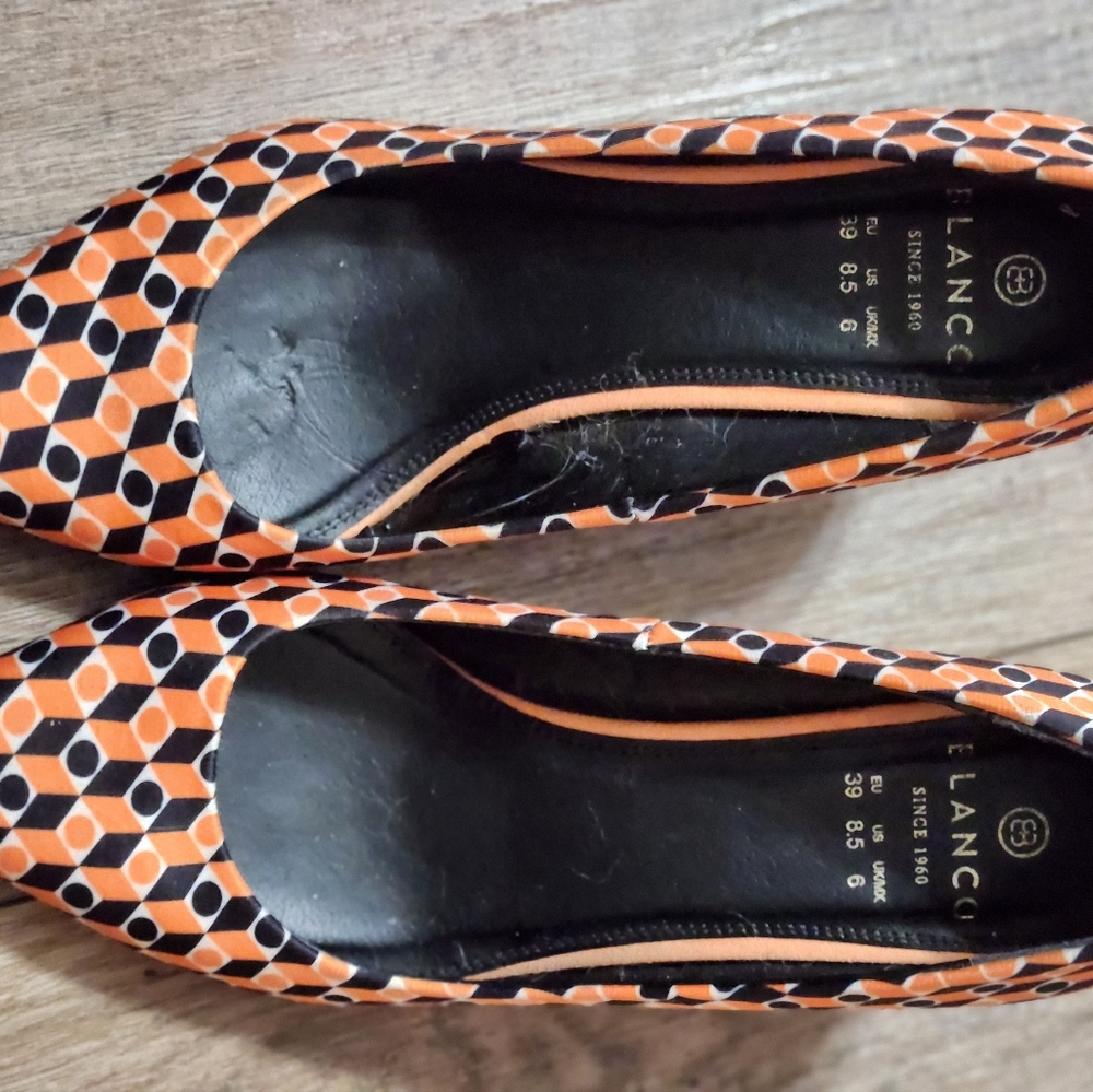 Really cute nwot, Blanco heels.
